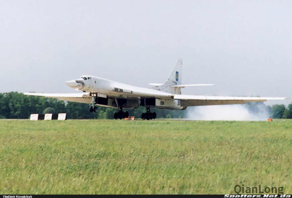 乌克兰空军图-160珍贵照片 拥有数量曾一度比
