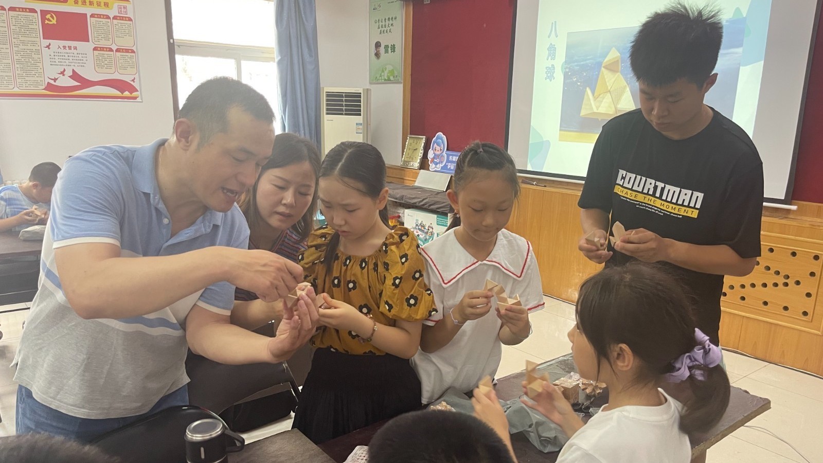 体验非遗文化 玩转鲁班锁 石景山鲁谷街道暑期文化“小课堂”红红火火
