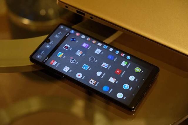 罗永浩离改变世界还有多远?坚果R1上手,产品