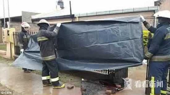 外国男子枪杀前女友新欢 逃跑途中枪走火打死