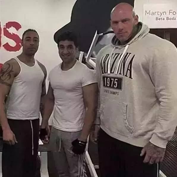 11岁男孩深蹲180斤做组?长不高怪还有3秒钟