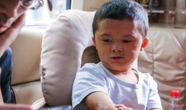 小马云被当猴耍,饭局上敬酒却无人应他!马云:这