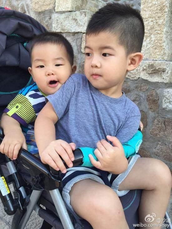 董洁儿子,胡可儿子,差别不是一般地大