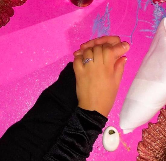 恭喜! 法布雷加斯要结婚了, 女友已经是五个孩