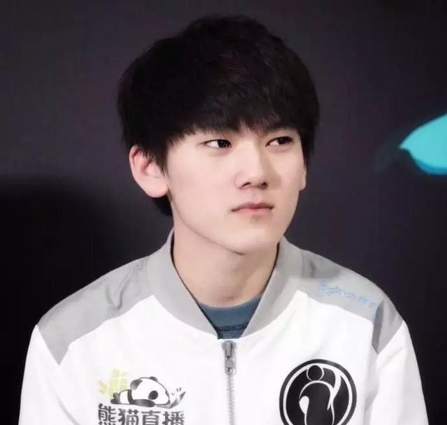 Jackeylove采访:除了UZI,我可以战胜任何AD!