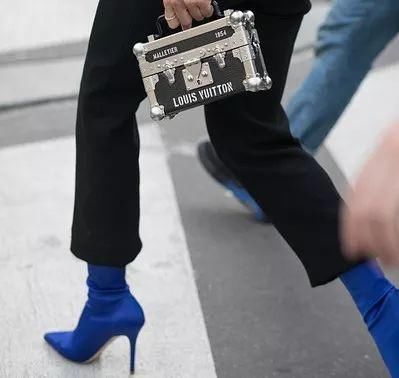 人生第一双高跟鞋怎么选?时髦又不累脚的那种