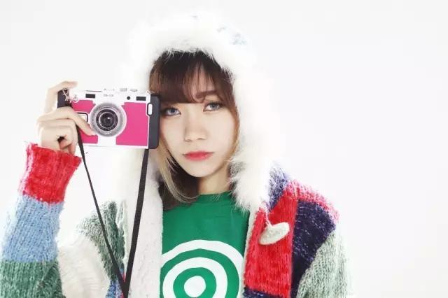 我不想一辈子做个前台小妹,我还年轻 | 专访模特伊小凡