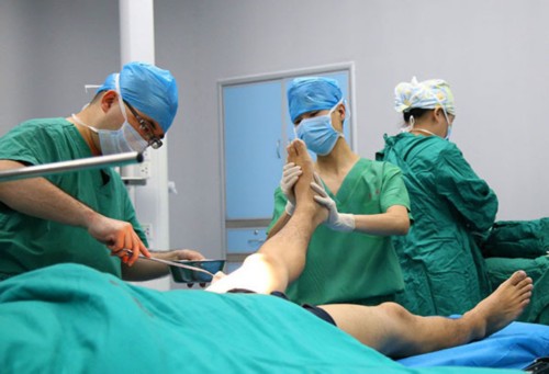 家中起火6旬老母全身85%烧伤,湖南孝子"割皮救母"