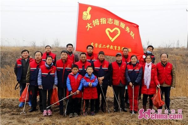 东营区二中大拇指志愿服务队开展河小青巡河