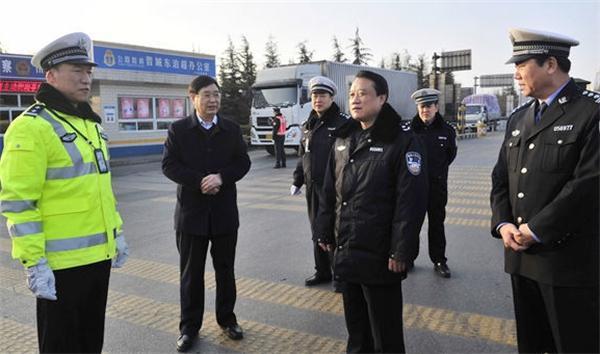 晋城市副市长王斌权在晋城东执勤点调研指导春运工作
