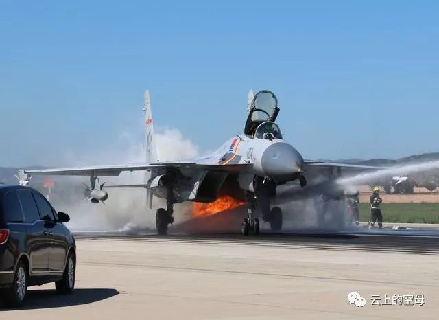 歼15战斗机可挂载反舰导弹,能力超过俄罗斯却
