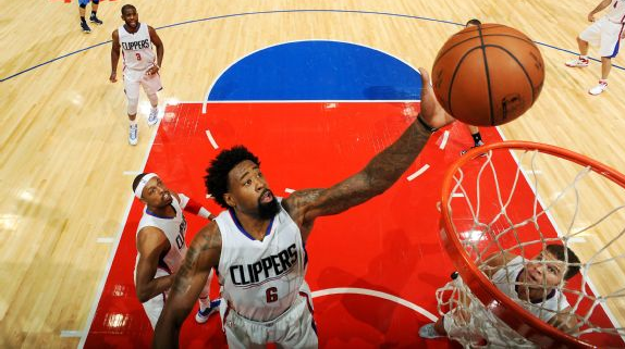 在快船队史篮板榜上，小乔丹5703个篮板位列第一，他在队史进攻篮板和防守篮板榜上也是排在头名。