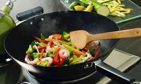 男方家给50万彩礼,女方家父亲炒一个菜后,竟说