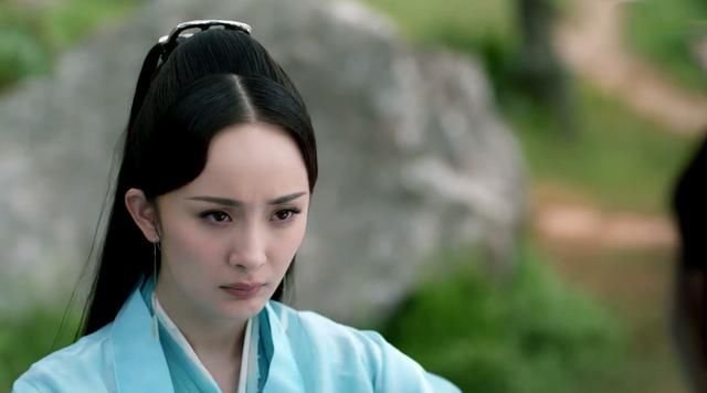 夜华两次向折颜询问白浅的旧事,为什么折颜第