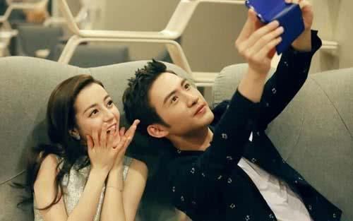 迪丽热巴公开恋情并承认已定婚期,杨幂也来撒