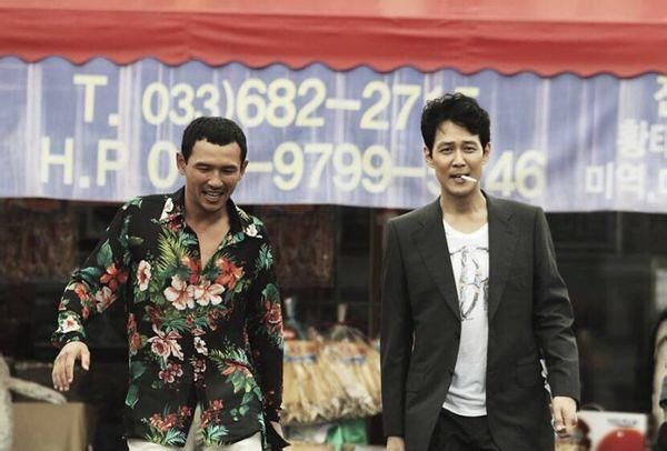 韩国电影《新世界》:一日是兄弟,一生是兄弟