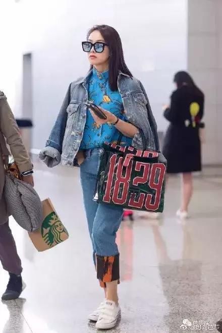 时髦精宠爱的PVC不知道怎么穿?看看杨幂热巴