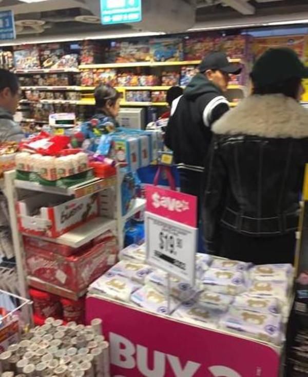 刘恺威杨幂带小糯米现身公众证二人感情很好未