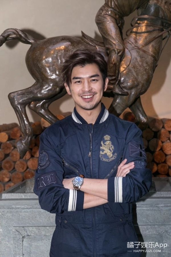 米兰时装周:简单工装连体裤的大仁哥秒变阳光率性男孩