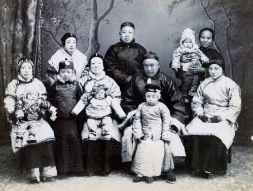 张宗昌的诗,后人看了笑掉大牙,4字评语:狗屁不