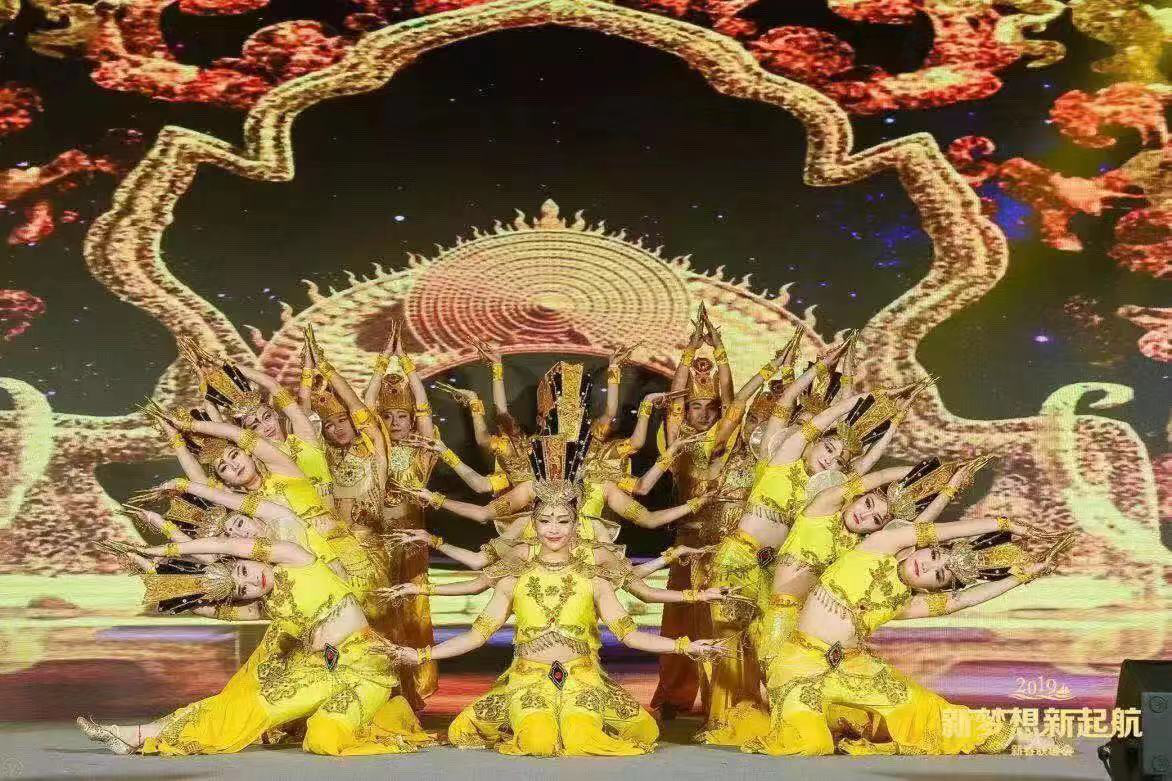 中国国际文化传播中心爱心残疾人艺术团与水