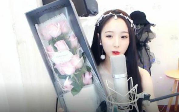 直播界几大女神身高排行!冯提莫垫底!看完迅雷