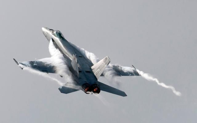 F16总师嘲笑歼20: 鸭翼装对手身上最好? 已笑