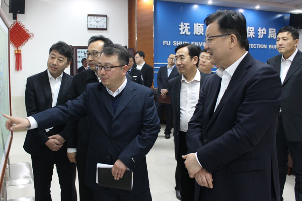 刘思波)近日,市委书记,市人大常委会主任高宏彬先后深入市环保局,国土