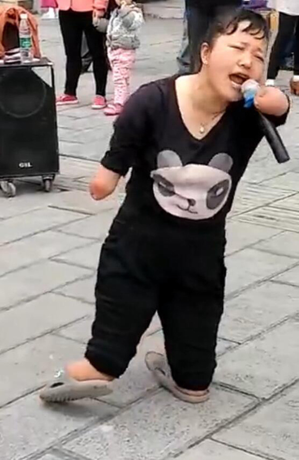 四肢残疾卖唱女子否认传闻：我不是山东人