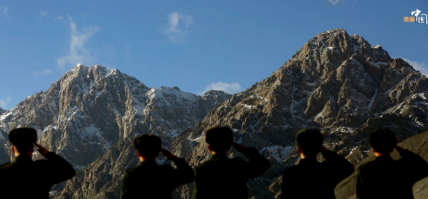 驻疆某部边防团5连,再过4个小时,这几名老兵将告别军营、离开朝夕相处一千多个日日夜夜的战友兄弟,挥别守卫一千多个日日夜夜的国门边界。面对祖国美丽的雪山,他们举起右手,敬最后的军礼。