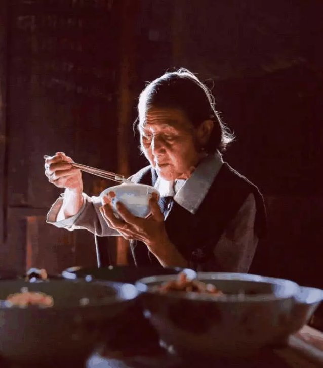 沈梦辰晒奶奶住破房子的照片引来谩骂,但谁注