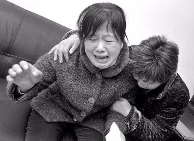 收养女儿二十年, 大学毕业她生父母来认亲, 女儿的话我热泪盈眶