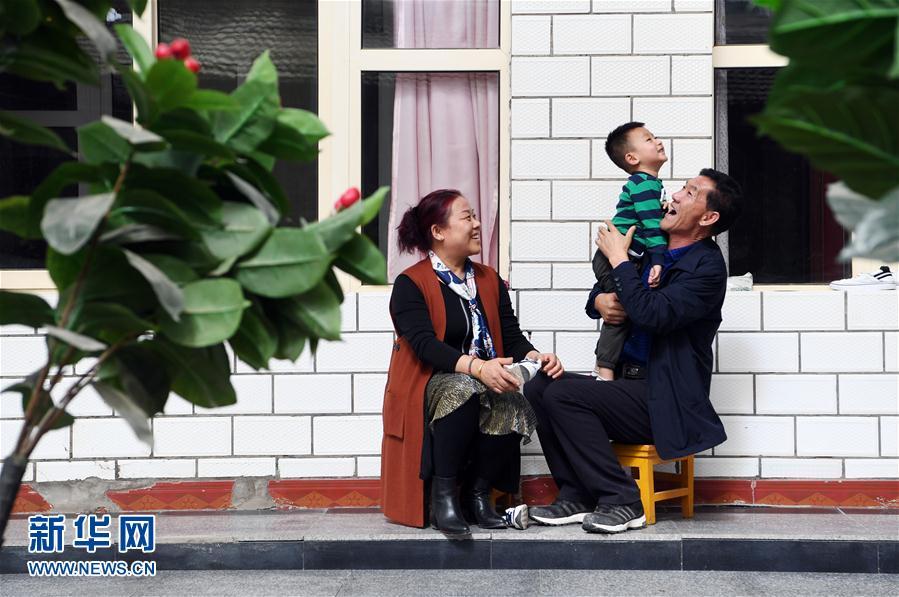 十九大代表风采|胡中山:“逼”民奔富的产业书记 十九大代表风采|胡中山:“逼”民奔富的产业书记