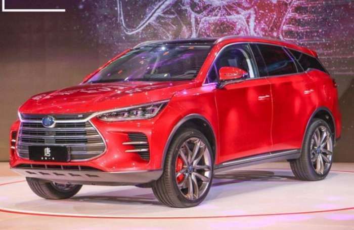 比亚迪全新龙脸太帅气, 比亚迪唐二代实车上路, 大灯比奥迪还帅气