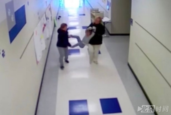 美自闭症男孩遭教师拖行 法院竟判定不属虐待 美自闭症男孩遭教师拖行 法院竟判定不属虐待