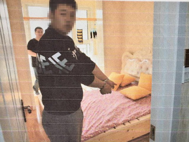 24 岁女孩家中遇害 藏尸床箱已经腐败 24 岁女孩家中遇害 藏尸床箱已经腐败