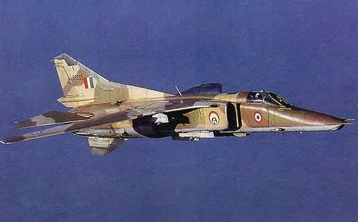 米格-27ml的形状特别是机身比米格-23稍宽一些,可变后掠翼有三个手动