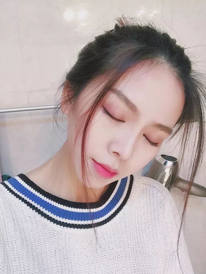 90后姑娘朋友圈消失2年 随后发的照片惊艳众人