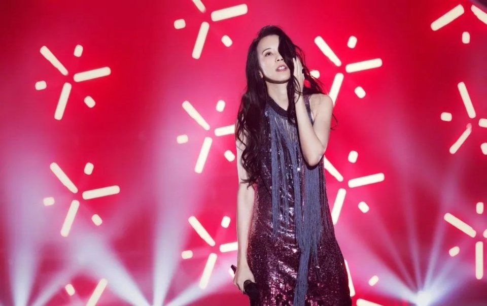 杨超越初中没毕业,陈伟霆没高考过一样成功