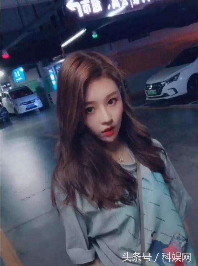 抖音又摊上事了,五岁女孩拍视频竟然拍到妈妈