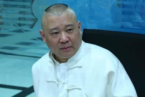 郭德纲自爆曾是洛桑好友,喝酒就凉水不吃菜,车