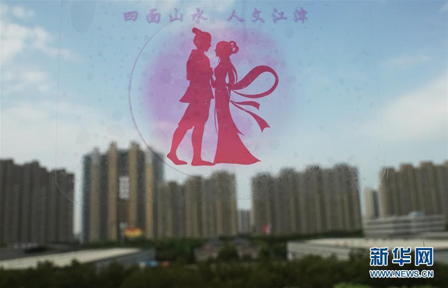 上海铁路局首开七夕“爱情专列”