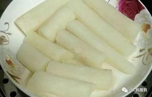 宝宝八个月左右就可以尝试手指食物了