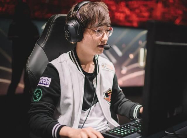 小花生又是一个入侵性极强的打野,s6的时期的虎牙制霸了lck,虽然在s6