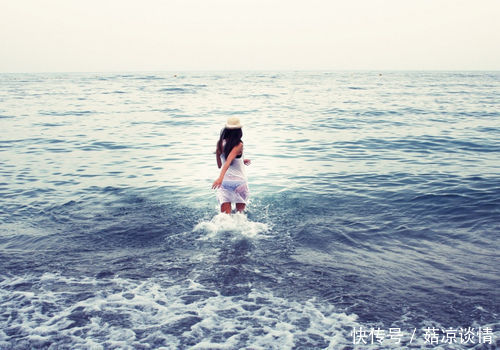 爸死后遗产我不分继母,下班看见她在街上捡破