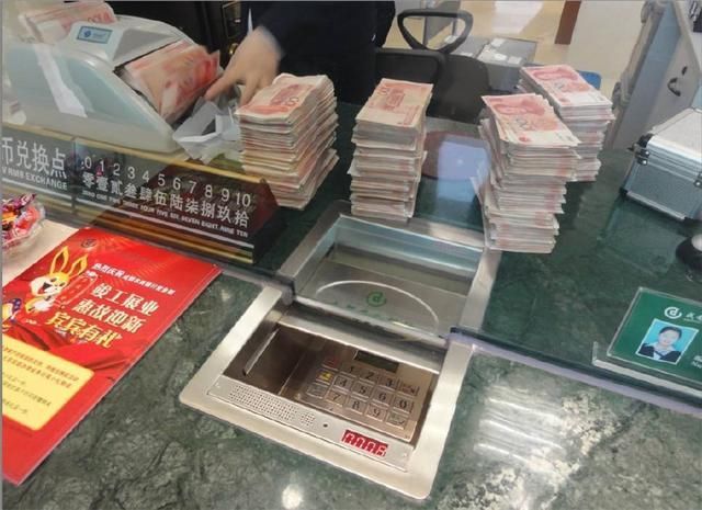 银行存钱时,自动转存和人工转存有啥区别看完