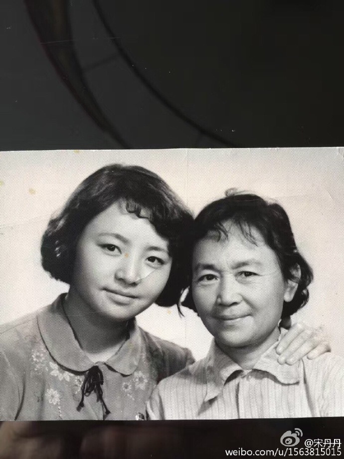 宋丹丹母亲逝世!临终握着妈妈的手:这样才踏实 宋丹丹母亲逝世!临终握着妈妈的手:这样才踏实