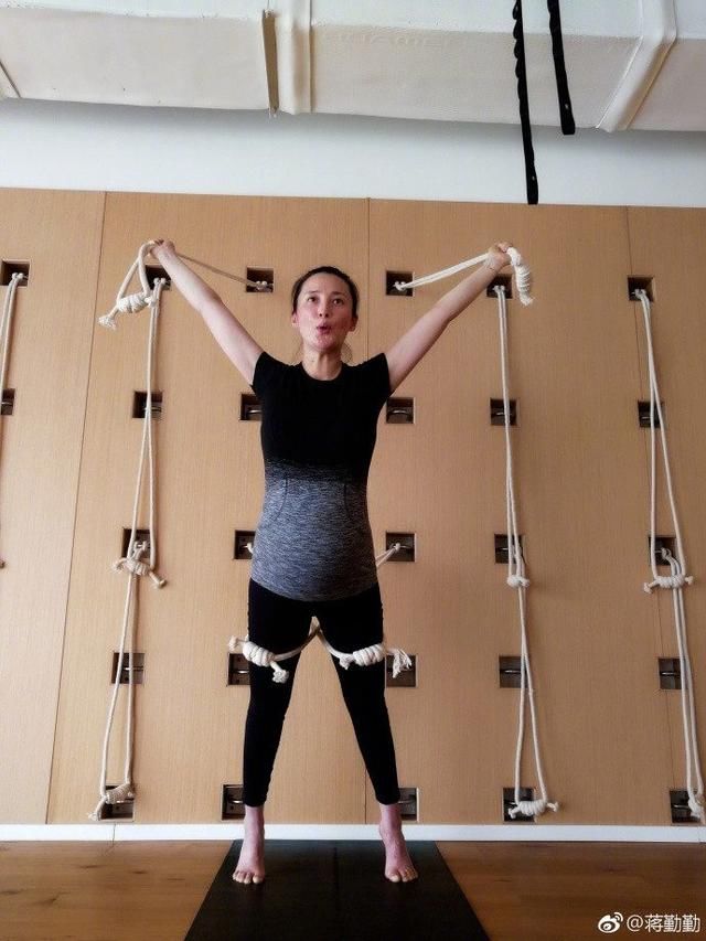 43岁蒋勤勤二胎预产期推迟6天还未生,网友安慰