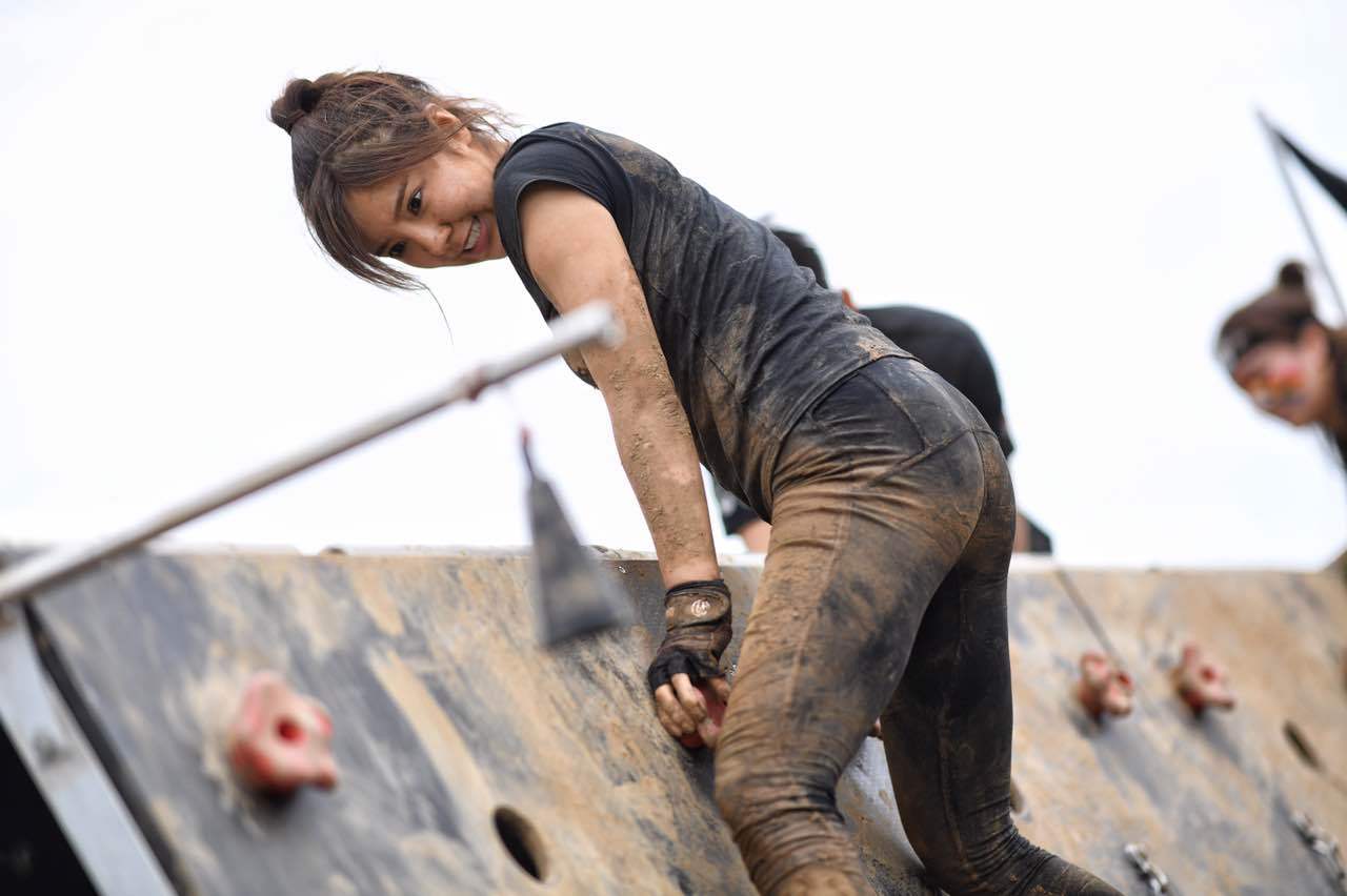 赵奕欢极限挑战泥潭火坑 勇夺斯巴达女神