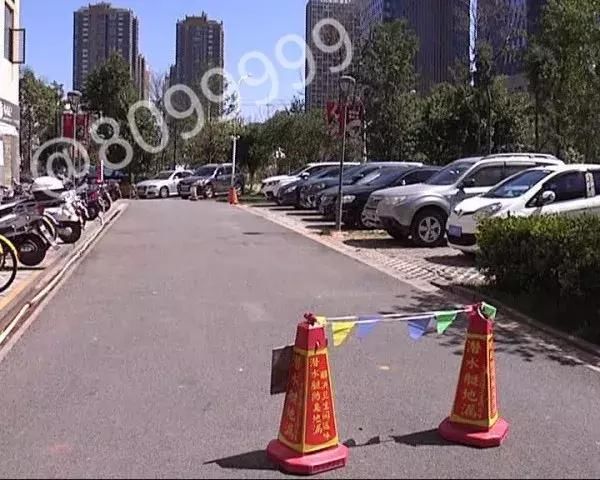 小区停车问题多 业主如何维权?